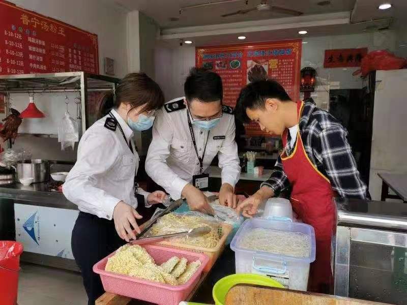 馬田市場監(jiān)管所開展“濕粉統(tǒng)一查”行動(dòng)，筑牢餐飲安全防線